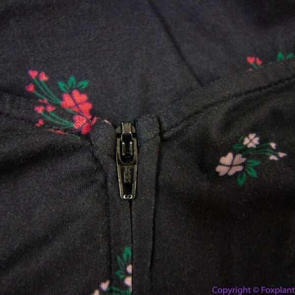 Unique Vintage ‎ Gwynnie Bee black floral print V neck with bow dress, 1X - Picture 15 of 16